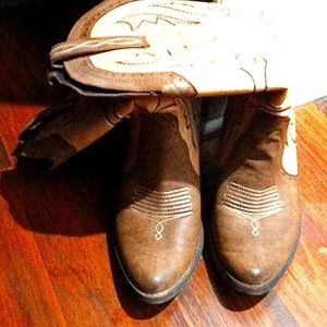 Very Violet cow girl boots size 9
